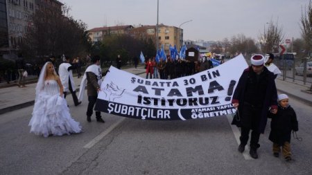 Öğretmenler, şubatta 30 bin atama yapılması için yürüdü