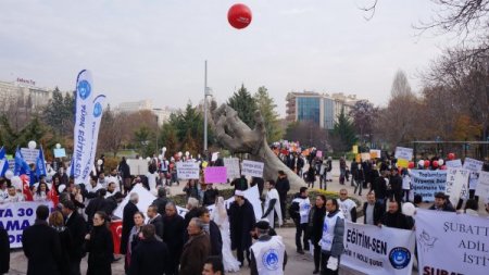 Öğretmenler, şubatta 30 bin atama yapılması için yürüdü