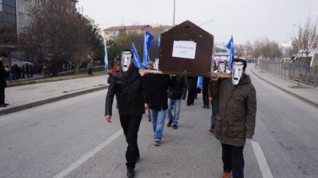 Öğretmenler, şubatta 30 bin atama yapılması için yürüdü