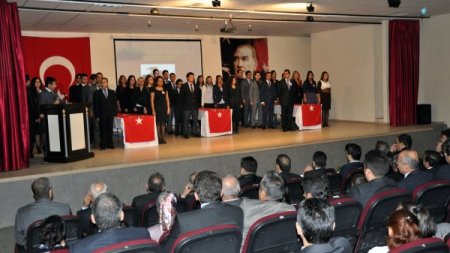 Öğretmenler, Van'da hayatını kaybeden meslektaşlarını unutmadı