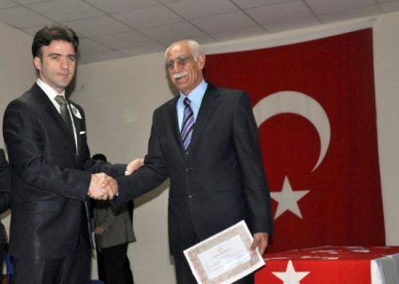 Öğretmenler, Van'da hayatını kaybeden meslektaşlarını unutmadı