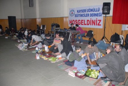 Öğretmenler Çiğ Köfte Yarışmasında Stres Attı