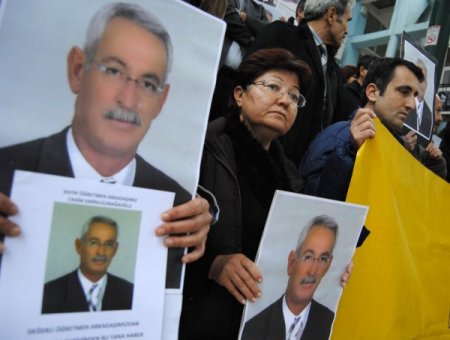 Öğretmenler Kayıp Arkadaşları İçin Bir Araya Geldi