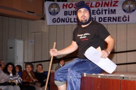 Öğretmenler tiyatroda stres attı