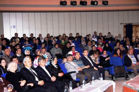 Öğretmenler tiyatroda stres attı