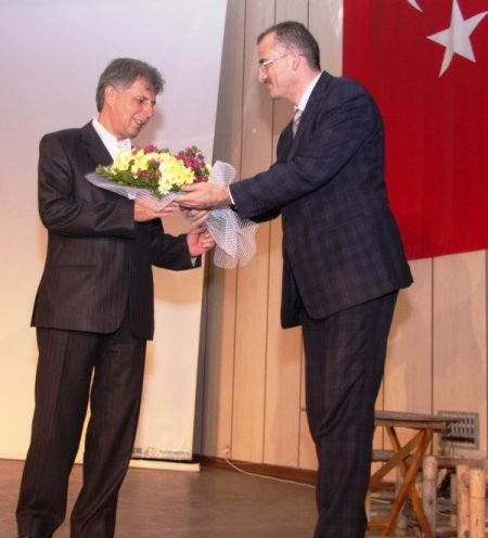 Öğretmenler tiyatroda stres attı