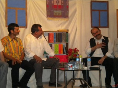 Öğretmenler Tiyatrosu 'Çiçekler Açarken' oyununu sahneledi