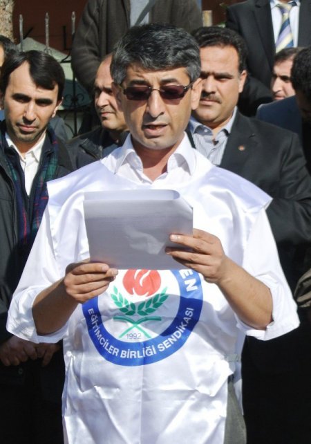 Öğretmenler yılın ilk mesai günü eylem yaptı