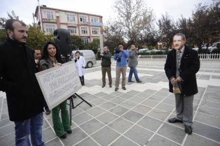Öğretmenlerden tiyatrolu eylem