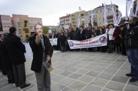 Öğretmenlerden tiyatrolu eylem
