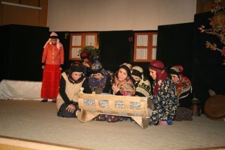 Öğretmenlerden Töre Oyunu