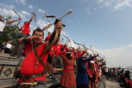 Okçular, İstanbul’da barış ve hoşgörüyü hedef aldı