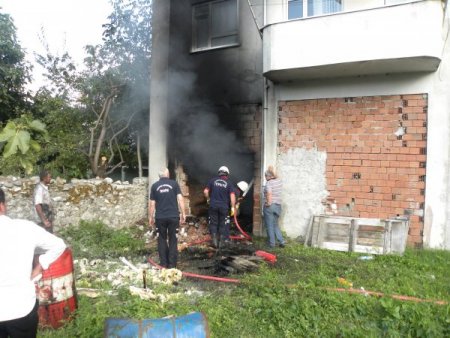 Oksijen kaynağı ile kesilen kalorifer kazanı yangına neden oldu