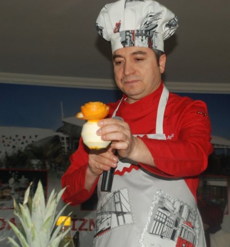 Oktay Usta Rizeli bayanlara yemek tariflerini verdi