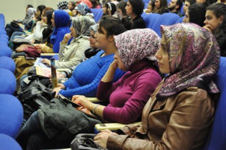 OKÜ’de şiir rüzgarı esti