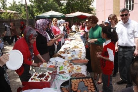 Okul aile birliği ve velilerden ortak kermes