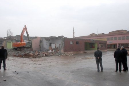 Okul Bahçesindeki Metruk Binanın Yeri Oyun Alanı Olacak