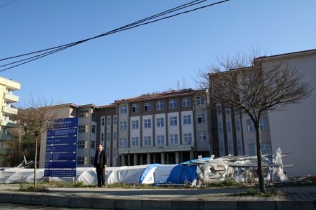 Okul binası için kabirler taşındı