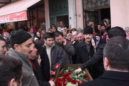 Okul Birincisi Hazal, Karne Almaya Bir Gün Kala Toprağa Verildi