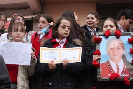 Okul Birincisi Hazal, Karne Almaya Bir Gün Kala Toprağa Verildi