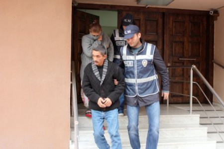 Okul çantasında esrar servisi