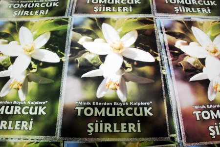 Okul giderleri için şiir kitabı çıkardılar