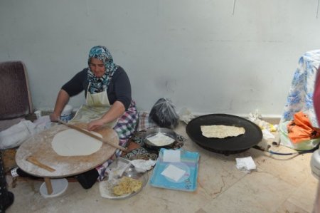 Okul İhtiyaçları İçin Kermes Düzenlediler