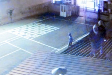 Okul kantinine dadanan hırsızları güvenlik kamerası kaydetti