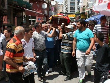 Okul Kapısına Sıkışarak Ölen Öğrenci Son Yolcuğuna Uğurlandı