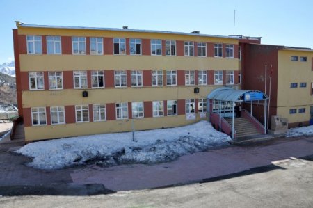 Okul laboratuvarında ispirto alev aldı, 1 öğretmen ve 2 öğrenci yaralandı