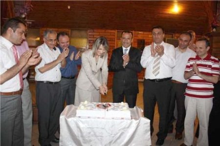 Okul Müdürleri, Horonla Stres Attı