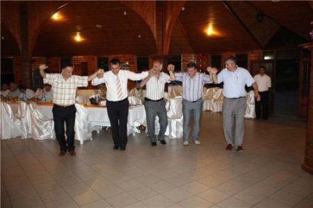 Okul Müdürleri, Horonla Stres Attı