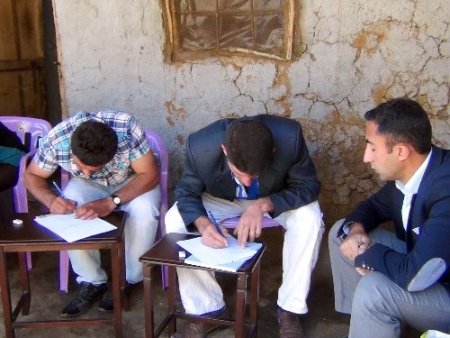 Okul olmayan köyde imam okuma yazma öğretti, Halk Eğitim sınav yaptı