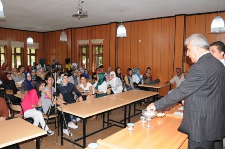 Okul öncesi öğretmen adayları kura çekti