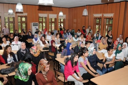 Okul öncesi öğretmen adayları kura çekti