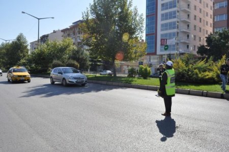 Okul Önü Trafiği Öğretmenlere Ve Öğrencilere Emanet