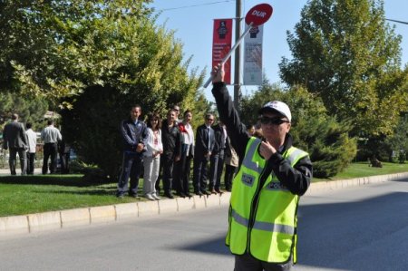 Okul Önü Trafiği Öğretmenlere Ve Öğrencilere Emanet