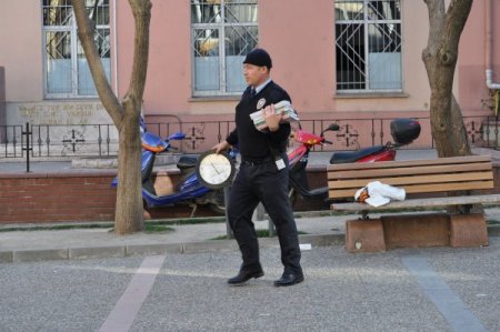 Okul Önünde Unutulan Çanta Paniğe Sebep Oldu