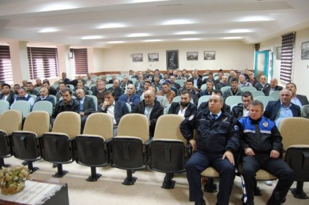 Okul servisi şoförlerine eğitim semineri verildi