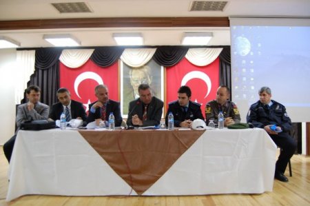 Okul servisi şoförlerine eğitim semineri verildi