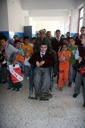 Okul Yolu Tekerlekli Sandalye İle Çile Dolu