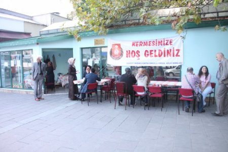 Okula kamera sistemi kurmak için kermes düzenlediler