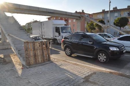 Okullar Açıldı, Üst Geçit Hala Açılmadı