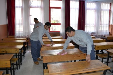 Okullar talep etti Güngören Belediyesi temizliğe başladı