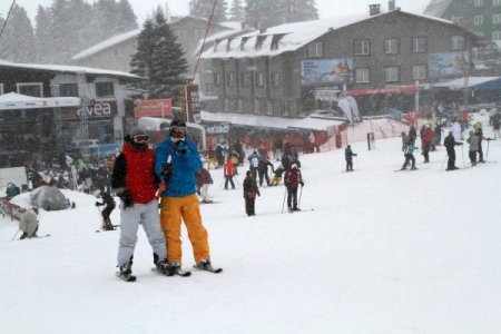 Okullar tatile girdi, öğrenciler Uludağ'a akın etti