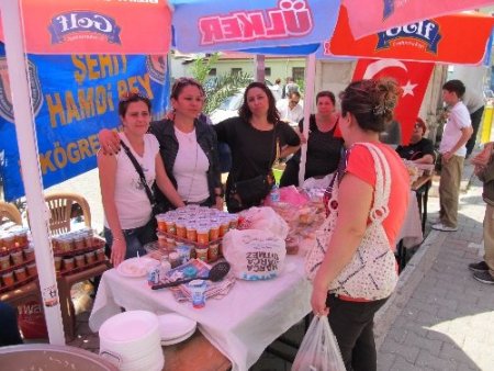 Okulları için kermes yaptılar