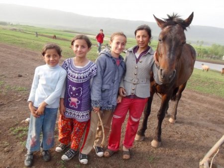 Okulların açılacak olmasına en çok çoban öğrenciler seviniyor