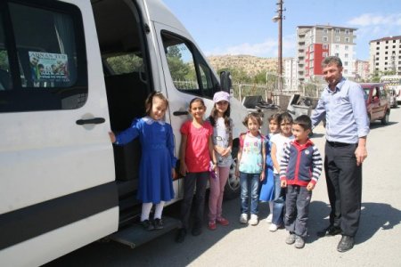 Okulların açılması öğrenci servislerini sevindirdi