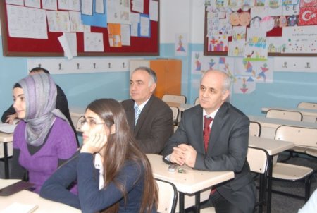 Okulların kapısı bu kez veliler için açıldı