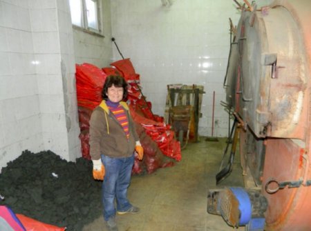 Okulun kaloriferine kadın eli değdi